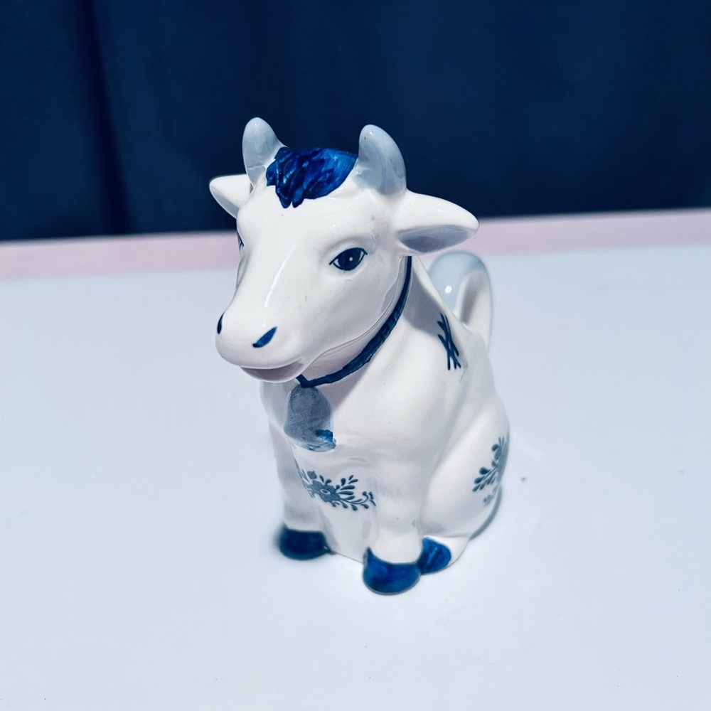Vintage Blue and white ceramic cow creamer - delft style creamer- preloved